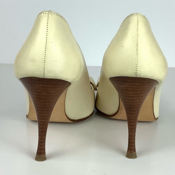 STUART WEITZMAN LEATHER CREAM NEUTRAL KNOT PUMPS - Picture 11 of 12